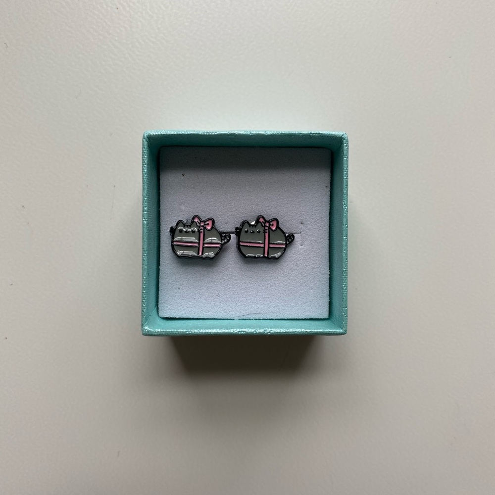 Pusheen mini studs